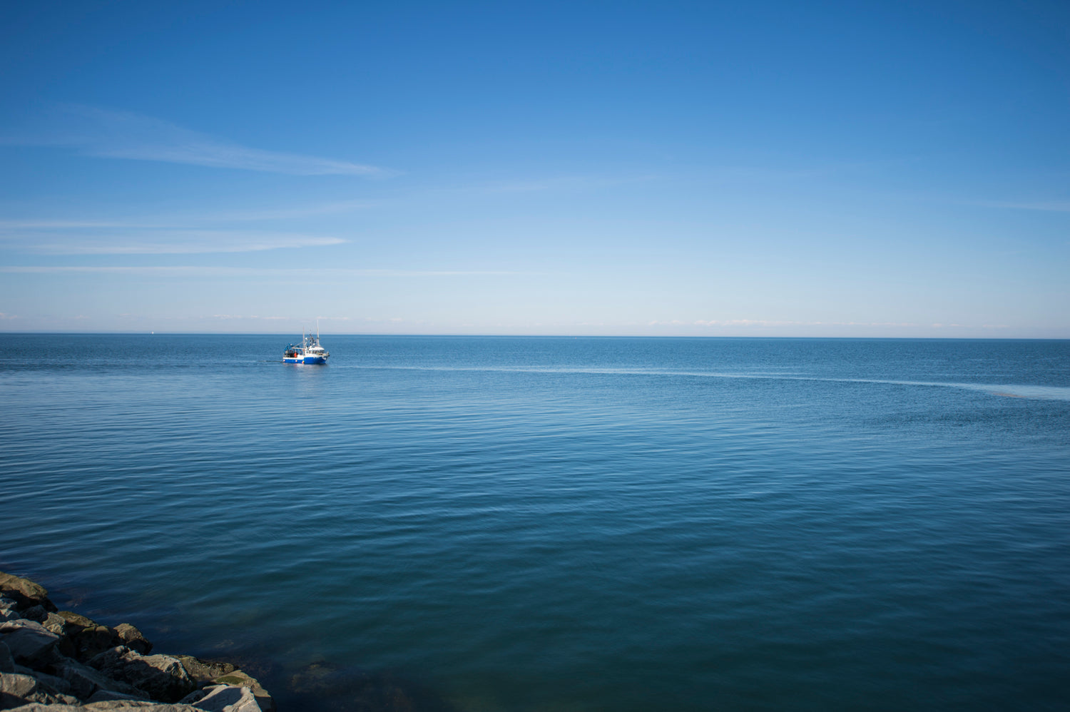 Un bateau de Chasse-Marée, entreprise locale de Rimouski qui offre des produits de la mer et de la pêche provenant du fleuve Saint-Laurent.