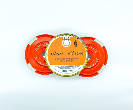 Des conserves de bourgots à la bisque de homard de Chasse-Marée, entreprise locale de Rimouski qui propose des produits de la mer issus de la pêche durable et pêchés au Québec, dans le fleuve Saint-Laurent.