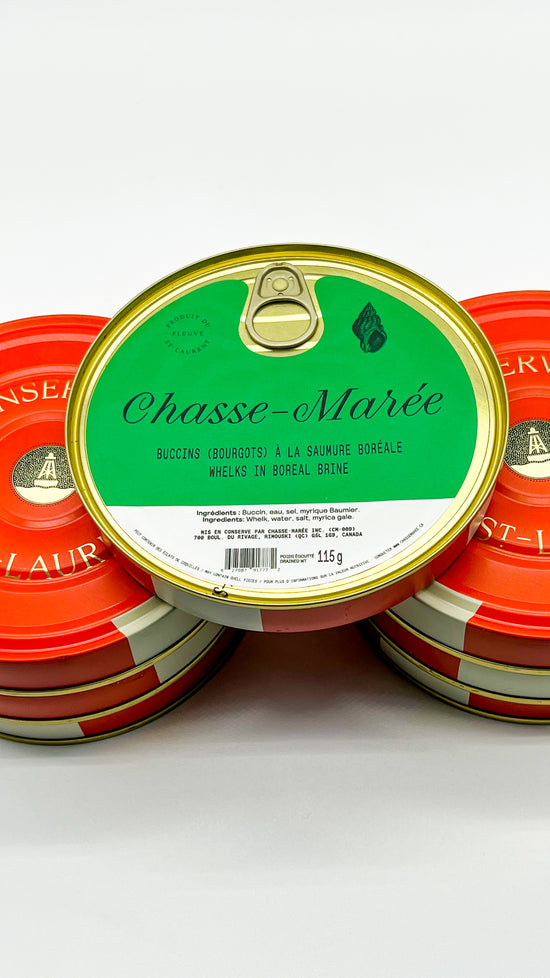 Des conserves de bourgots de Chasse-Marée, entreprise locale de Rimouski qui offre des produits de la mer et de la pêche provenant du fleuve Saint-Laurent.