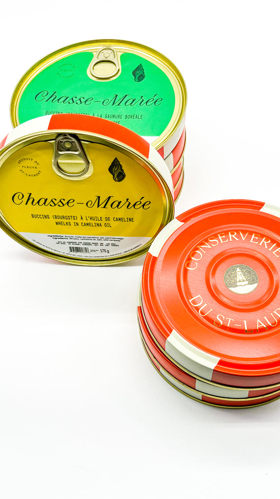 Des conserves de bourgots de Chasse-Marée, entreprise locale de Rimouski qui offre des produits de la mer et de la pêche provenant du fleuve Saint-Laurent.